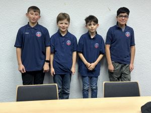 Mannschaftsfoto vom 3. Spieltag (v.l.n.r.): Artöm Solovej, Alexander Schwarz, Jonathan Theyßen, Adeel Hamidi