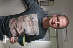 Wilfried Krebbers mit Siegerpokal