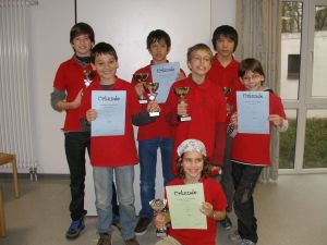 Die glorreichen Sieben (v.l.n.r.): Fabian Richter, Valentin Buckels, Marc Habersetzer, Elysee Habersetzer (sitzend), Kevin Verfürth, Lukas Nakamura, Benjamin Melde